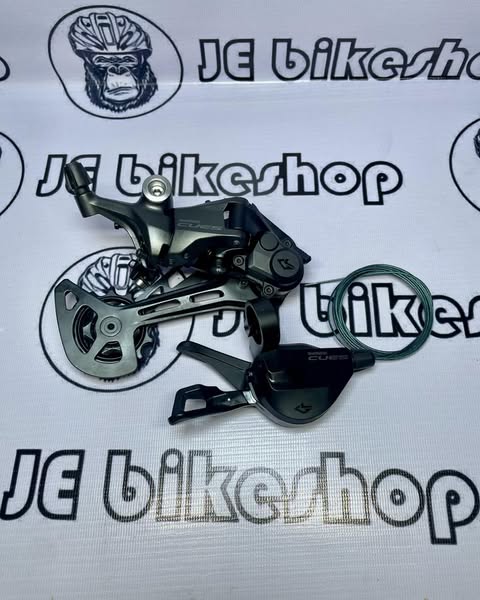Shimano 11-speed rear derailleur 50T max compatible with U6000 shifter.