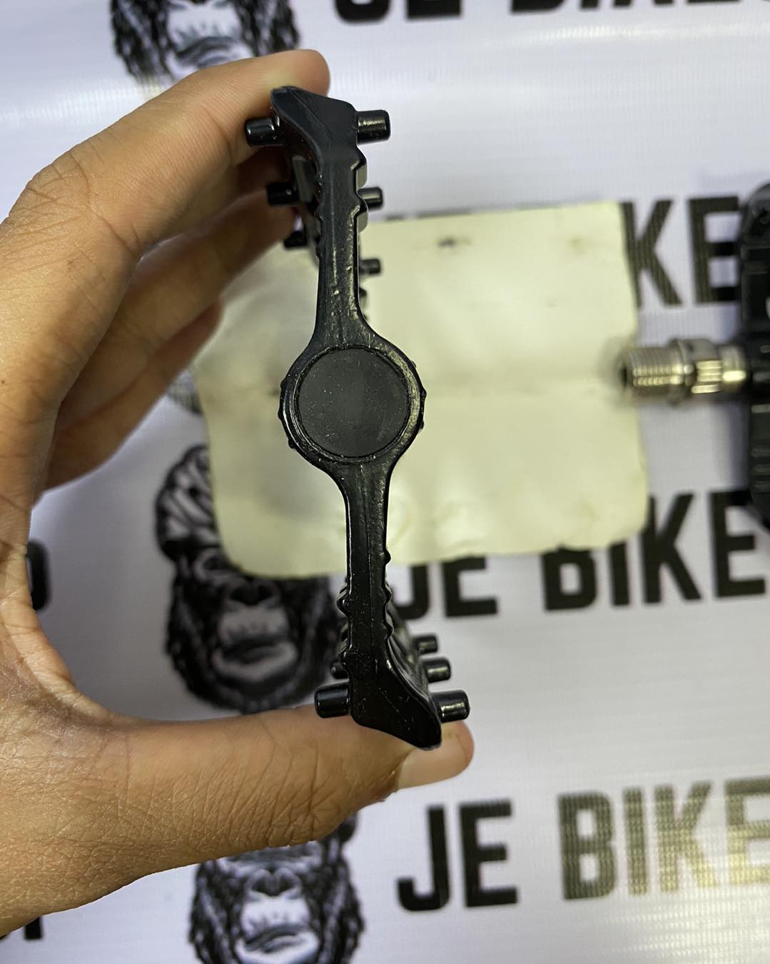 BUCKLOS anti-slip flat pedals for mountain biking.