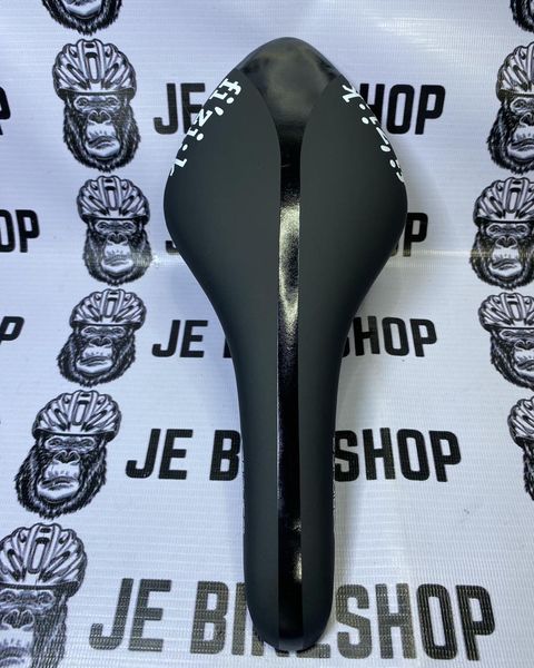 Fizik Arione CX Arionex saddle in white for high-performance cycling