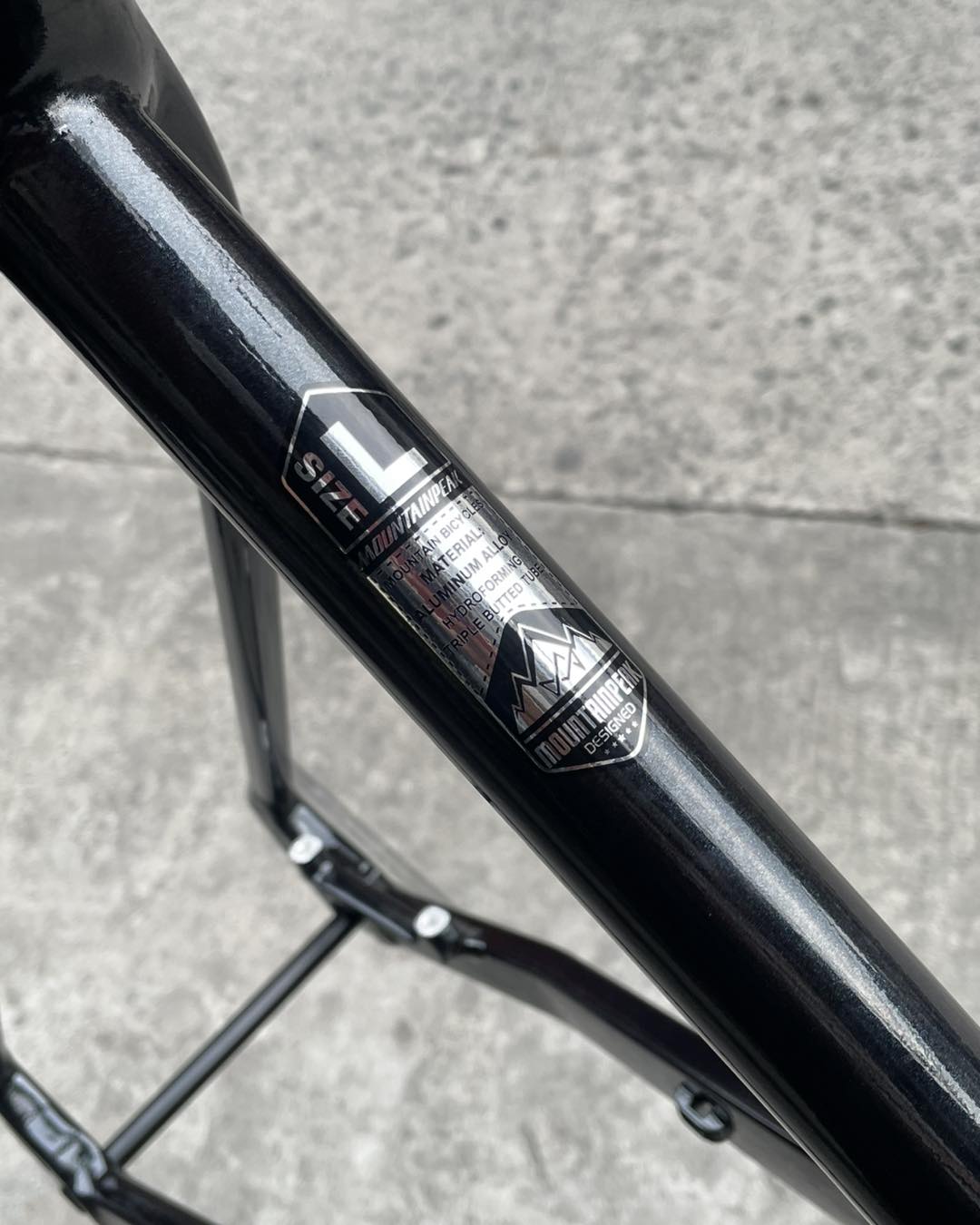 Everest Pro 29er large mountain bike frame with thru-axle system