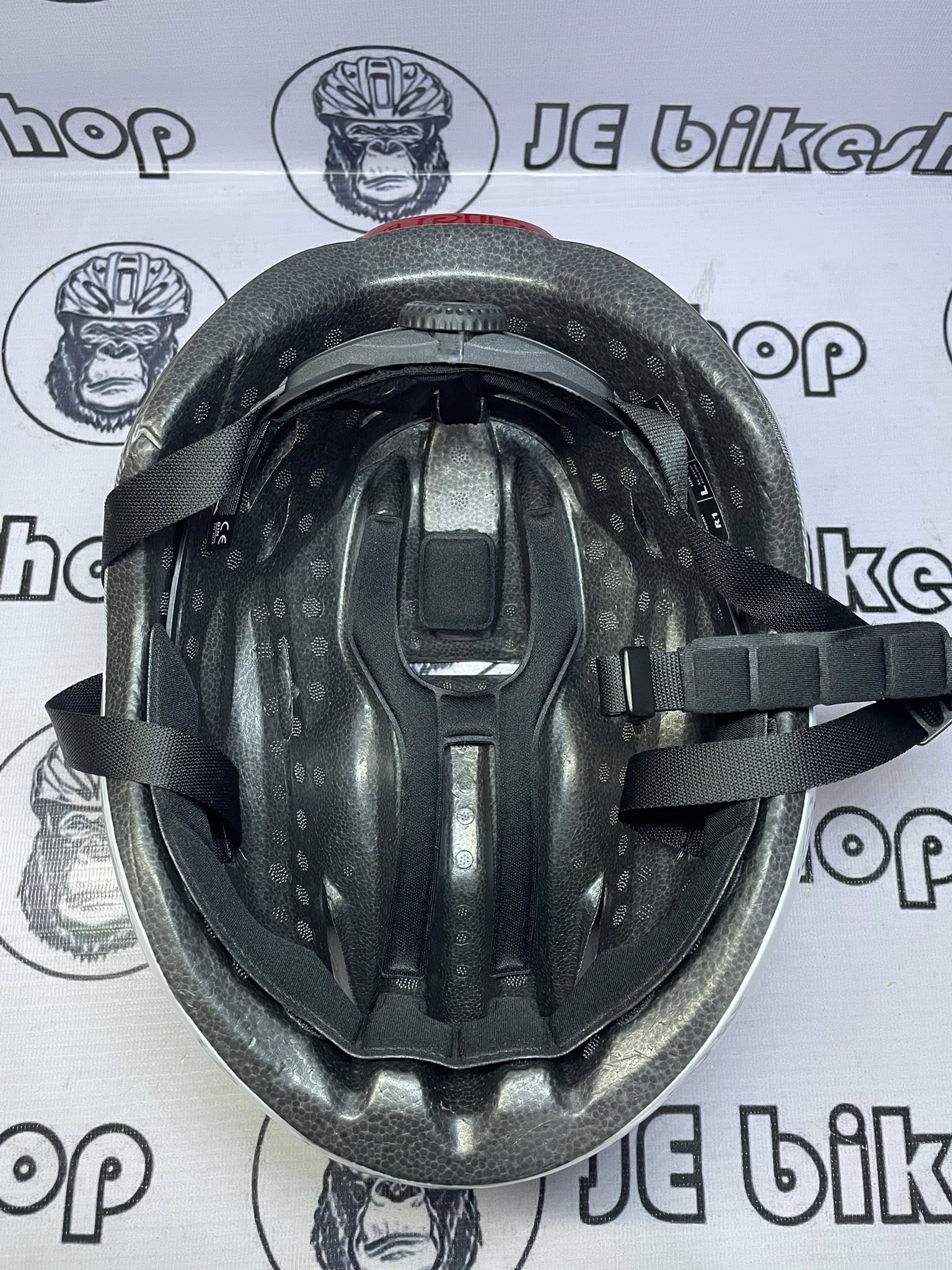 MET RIVALE UAE LARGE (RED/WHITE) HELMET