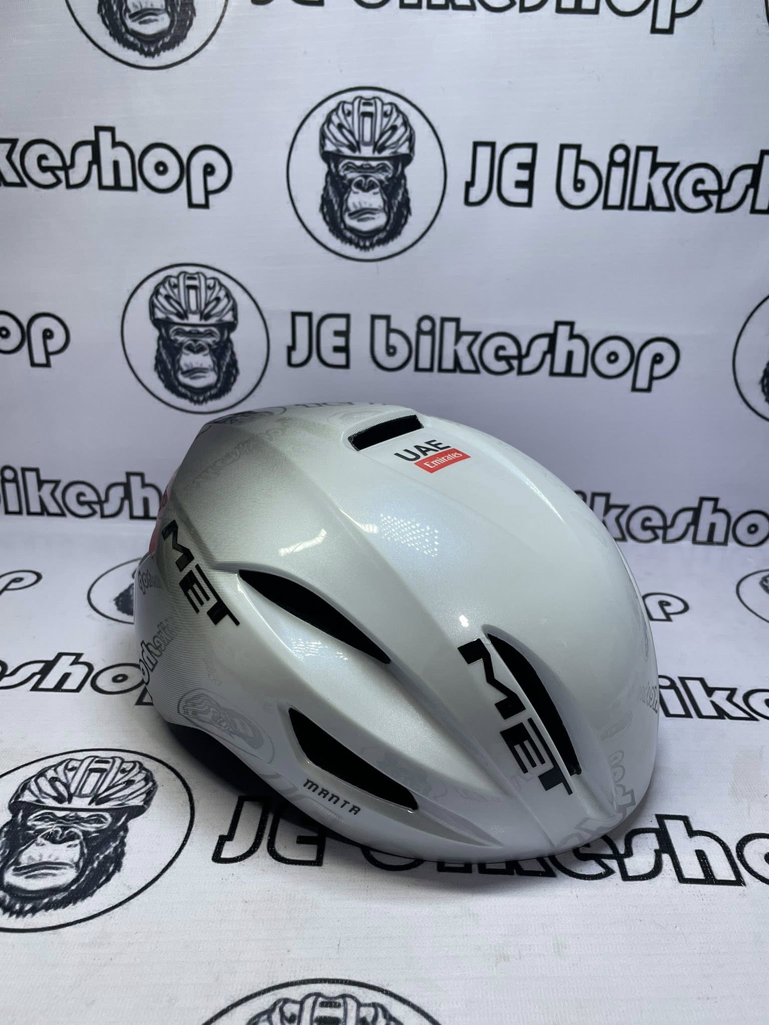 MET RIVALE UAE LARGE (RED/WHITE) HELMET