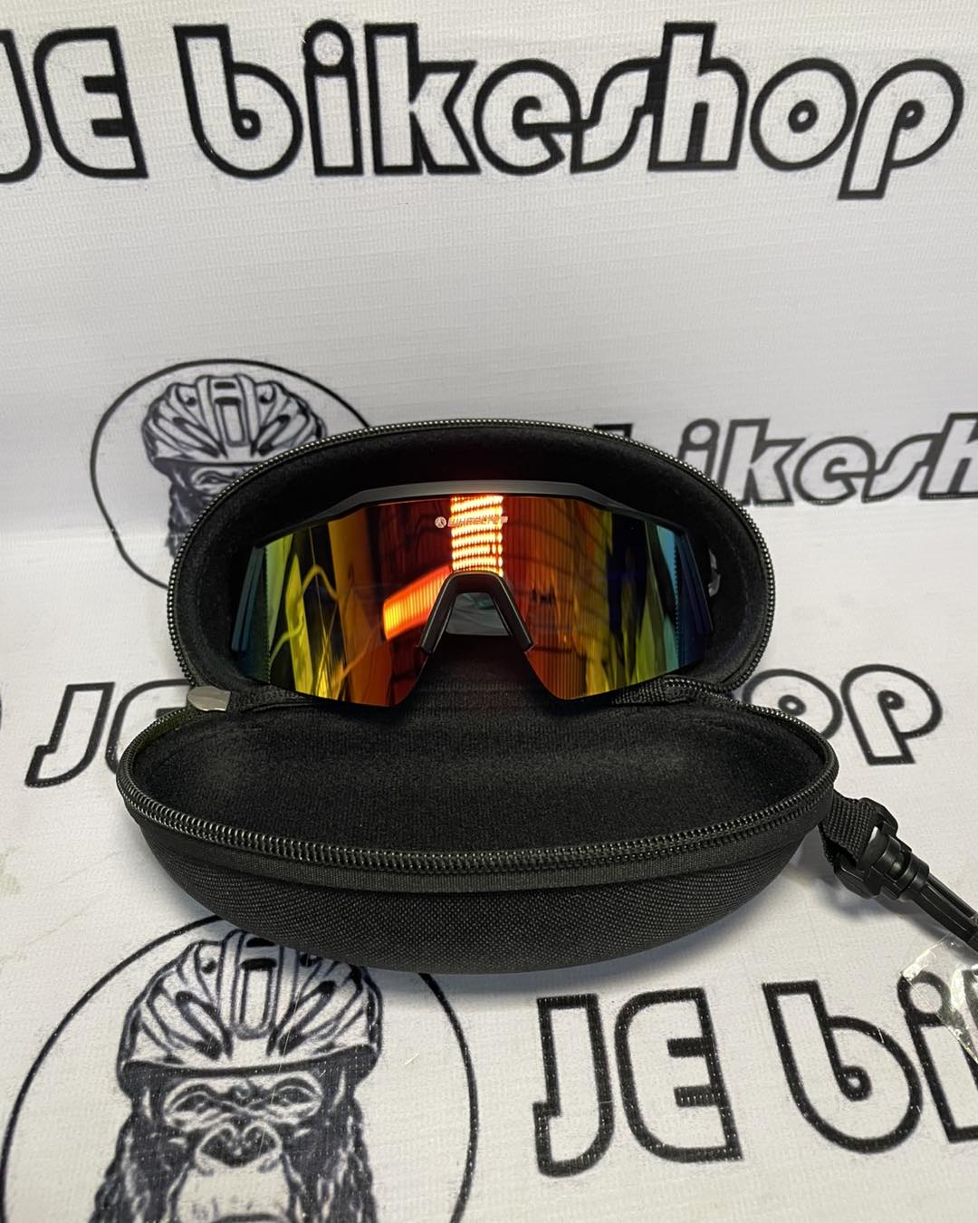 WHEELTOP ADJUSTABLE NOSE PADS WITH HARD CASE CYCLING SHADES