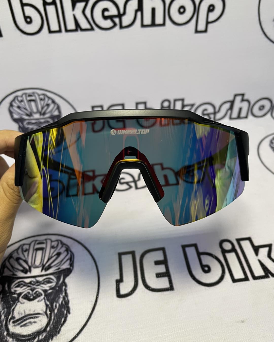 WHEELTOP ADJUSTABLE NOSE PADS WITH HARD CASE CYCLING SHADES