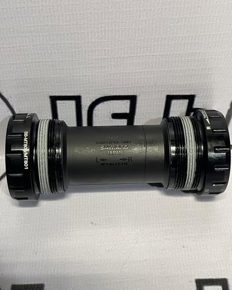 SHIMANO MT801 BOTTOM BRACKET