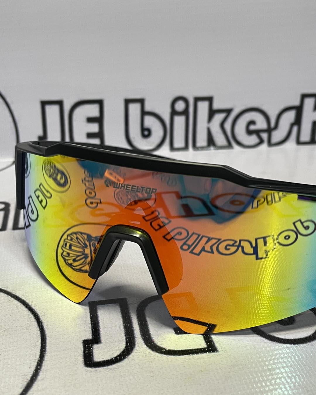 WHEELTOP ADJUSTABLE NOSE PADS WITH HARD CASE CYCLING SHADES