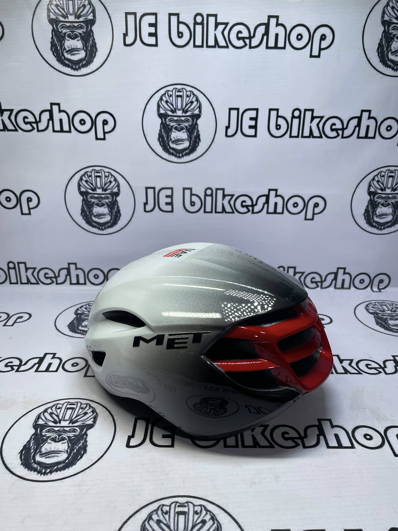 MET RIVALE UAE LARGE (RED/WHITE) HELMET