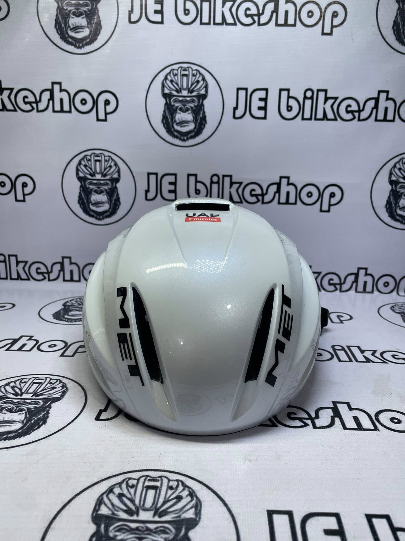 MET RIVALE UAE LARGE (RED/WHITE) HELMET