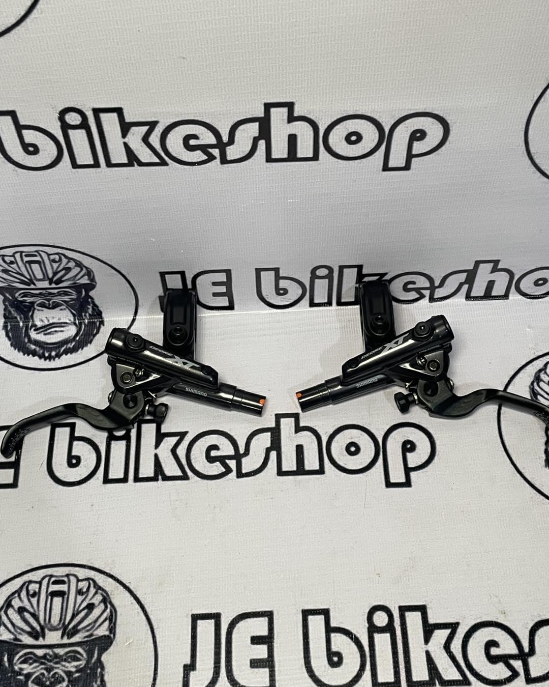 SHIMANO BL-M8100 DEORE XT DISC BRAKE LEVER LEFT AND RIGHT W BOX 2 FINGER - PRE ORDER
