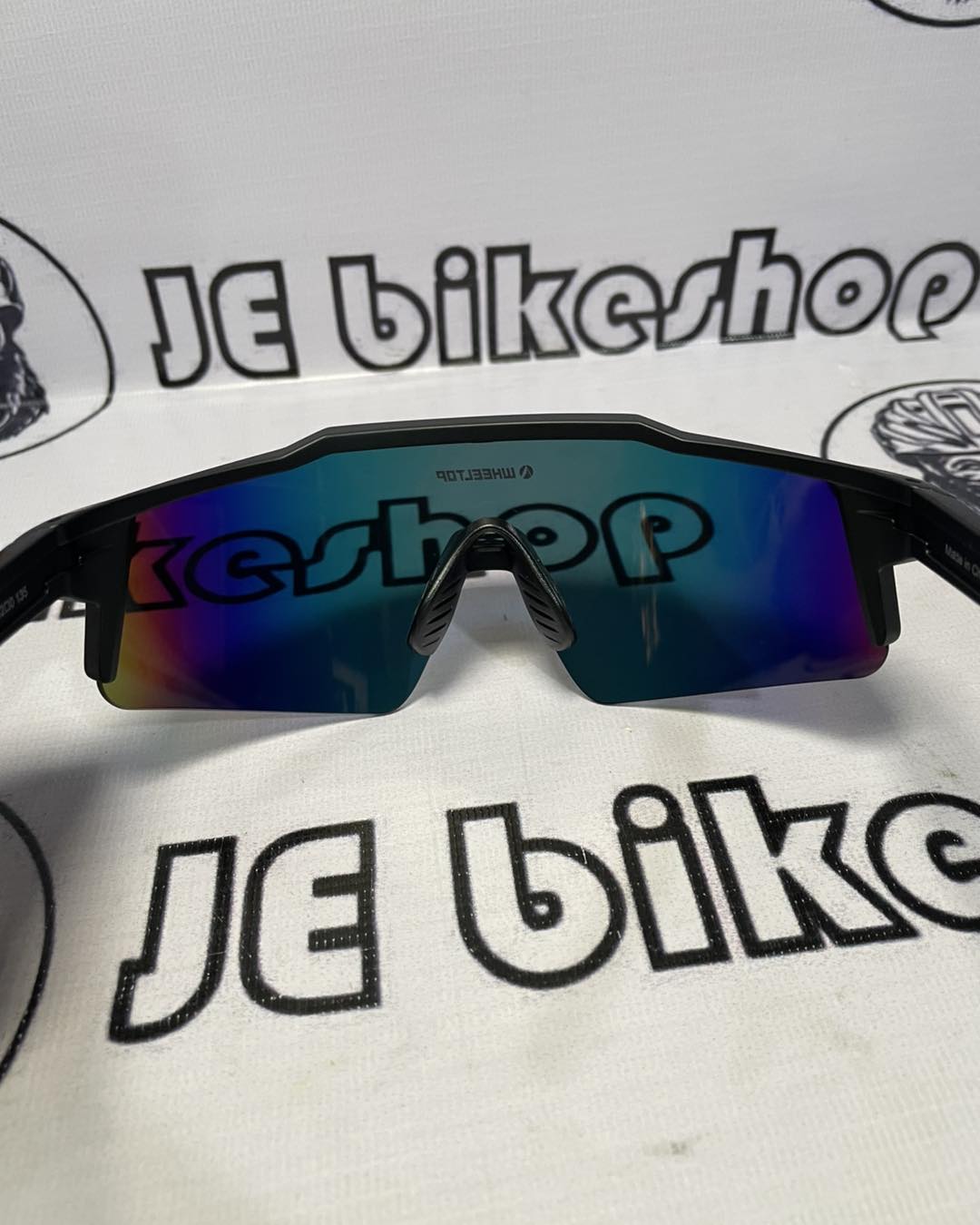 WHEELTOP ADJUSTABLE NOSE PADS WITH HARD CASE CYCLING SHADES