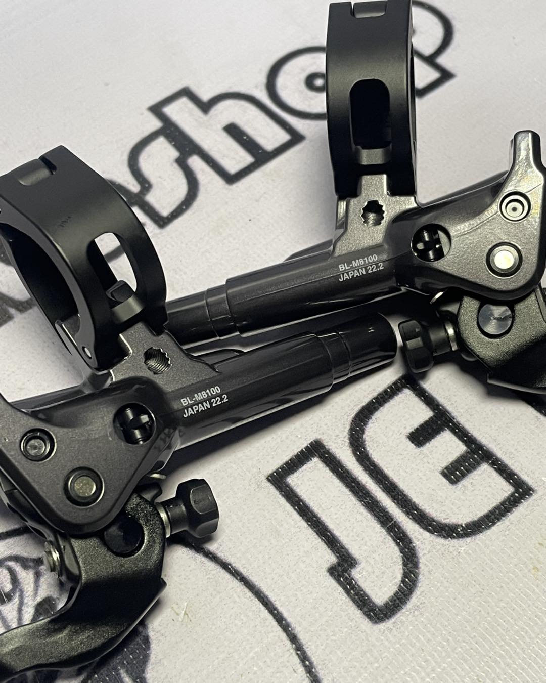 SHIMANO BL-M8100 DEORE XT DISC BRAKE LEVER LEFT AND RIGHT W BOX 2 FINGER - PRE ORDER