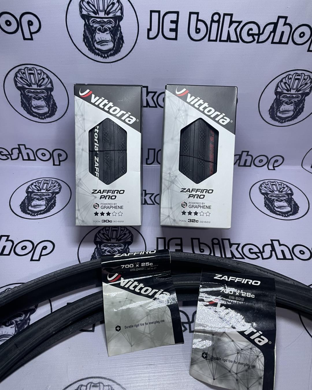 VITTORIA ZAFFIRO PRO FOLDING AND WIRED TIRE
