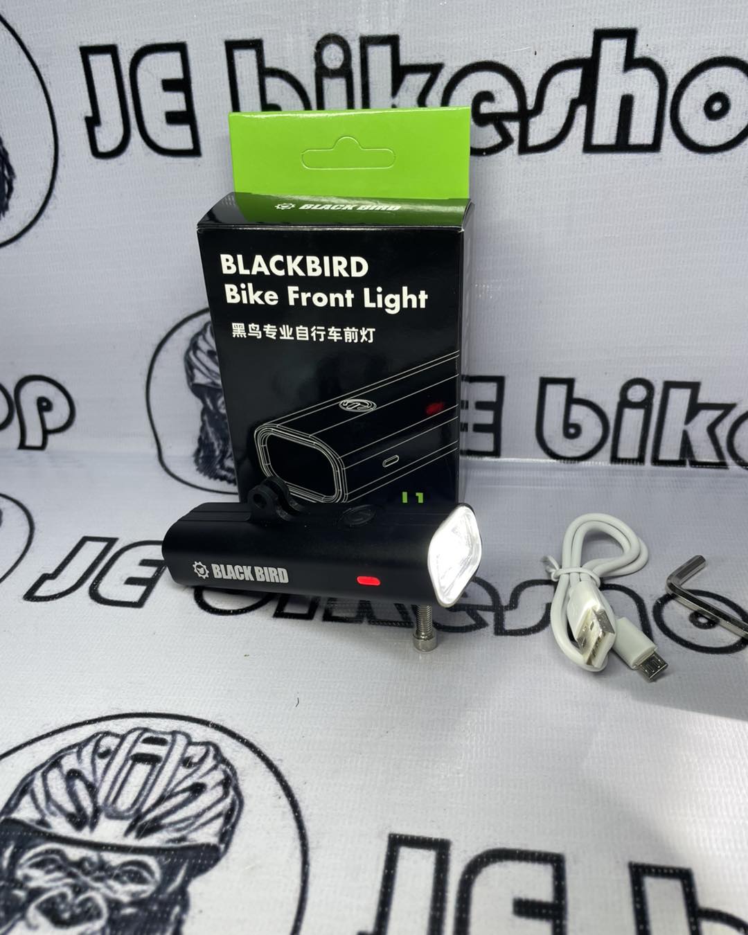 BLACKBIRD BIKE L1C  FRONT LIGHT WITH USB CHARGER, 8 HOURS RUN TIME, 400 LUMENS, 2000mAH BATTERY WATERPROOF