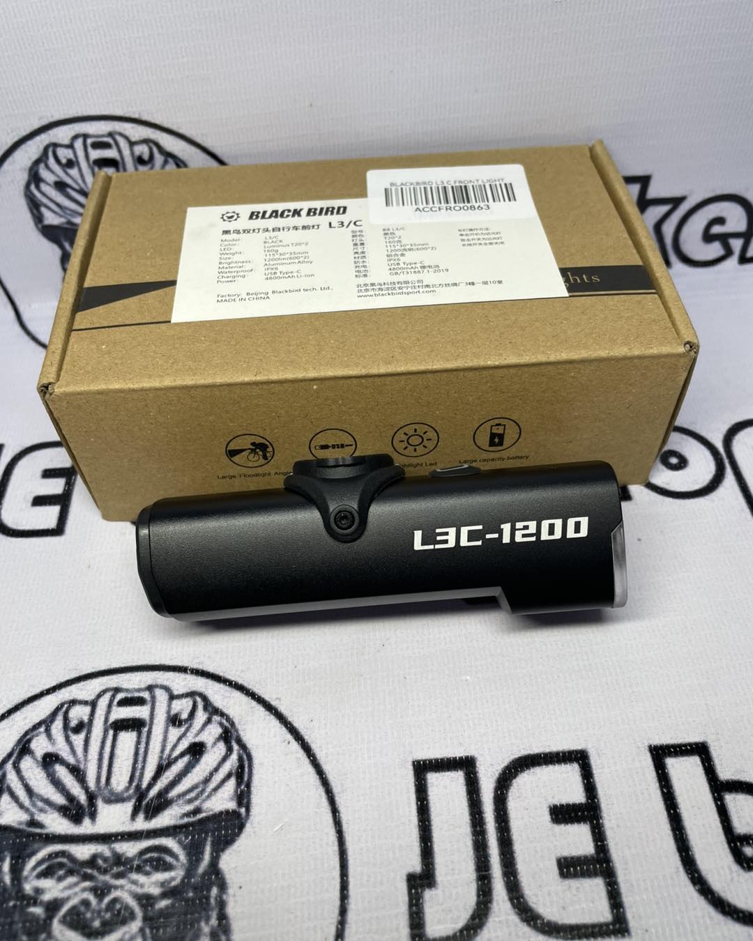 BLACKBIRD BIKE L1C  FRONT LIGHT WITH USB CHARGER, 8 HOURS RUN TIME, 400 LUMENS, 2000mAH BATTERY WATERPROOF