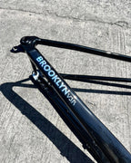 SAGMIT BROOKLYN V3R 2026 FRAME BLACK AND SILVER  29ER “MEDIUM” TAPERED