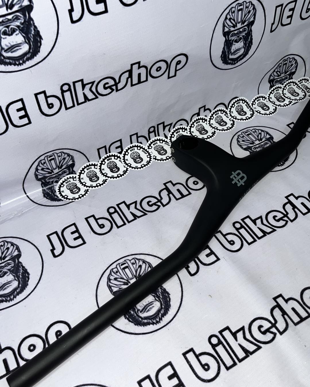 BLACK INC INTEGRATED FULL CARBON HANDLE BAR 700 X 100MM