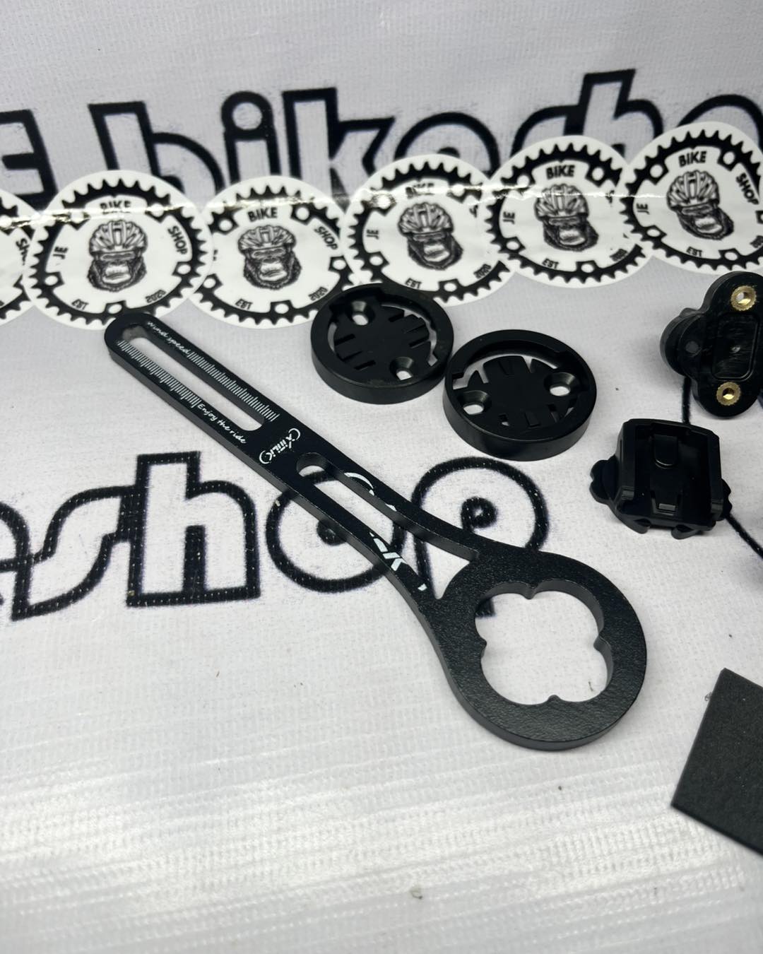 INTEGRATED ALUMINUM BLACK BARFLY