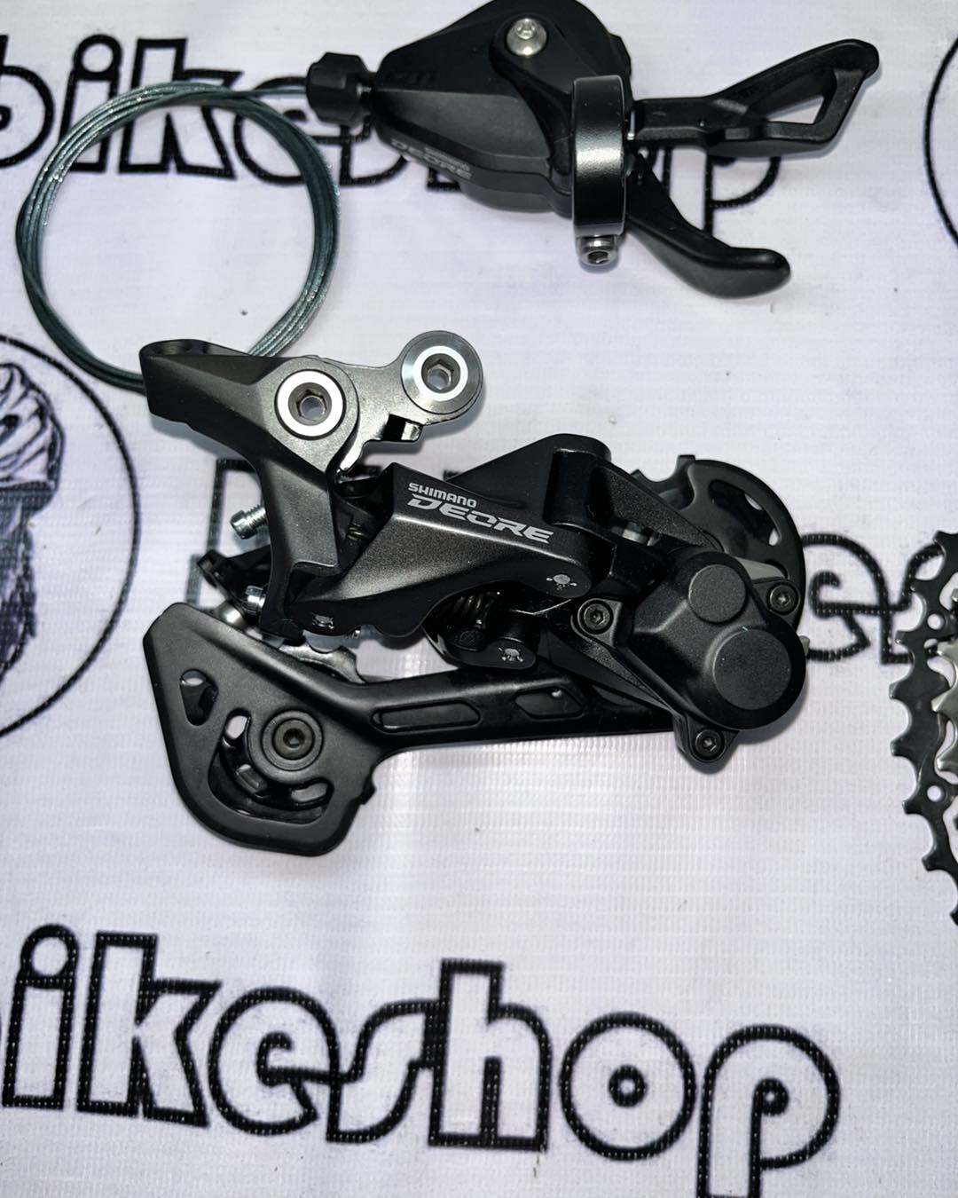 SHIMANO DEORE M5120 RD AND M5100 SHIFTER WITH HOLLOW TANKE CHAIN AND ULTRA LIGHT SUNSHINE 11-40T  COGS
