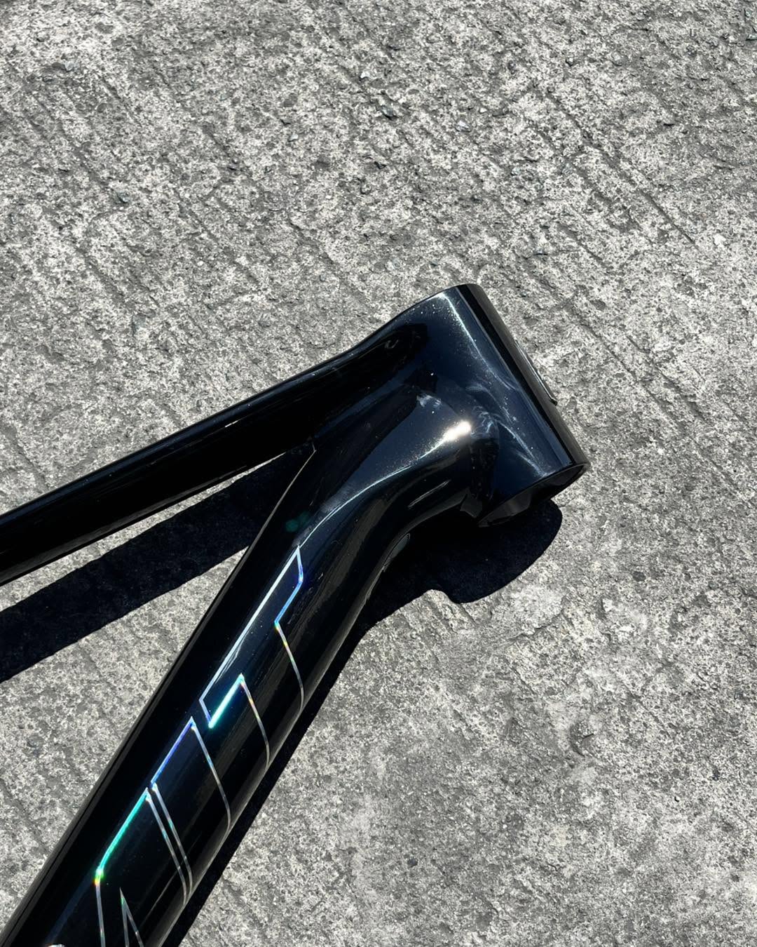 SAGMIT BROOKLYN V3R 2026 FRAME BLACK AND SILVER  29ER “MEDIUM” TAPERED