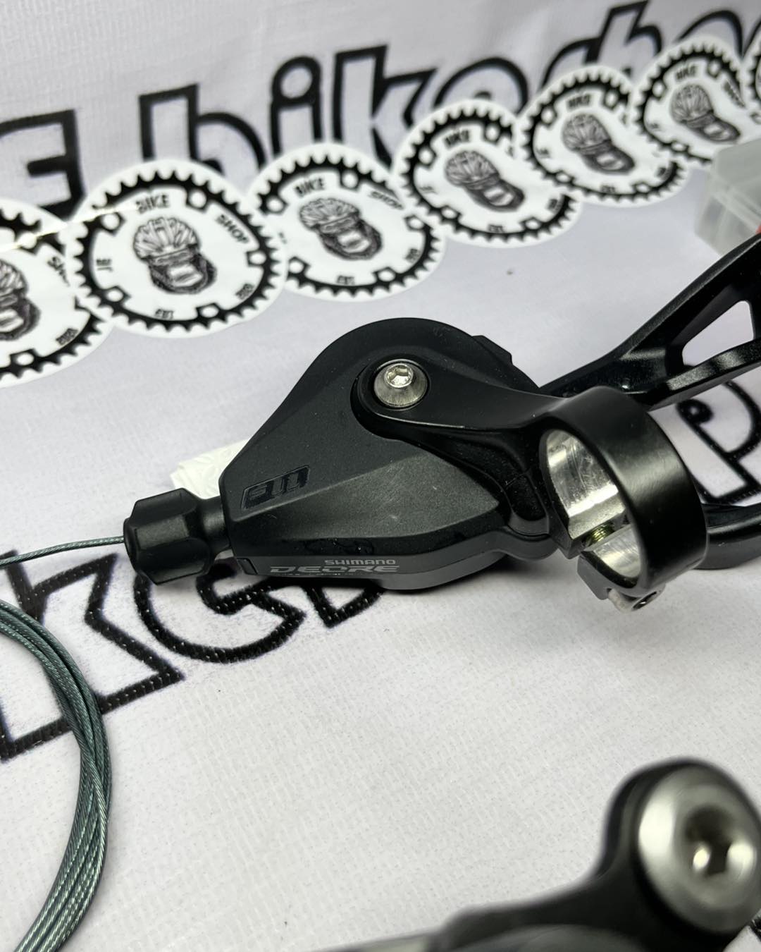 SHIMANO DEORE M5120 10-11 RD AND M5100 SHIFTER WITH HOLLOW TANKE CHAIN AND ULTRA LIGHT SUNSHINE 11-42T  COGS