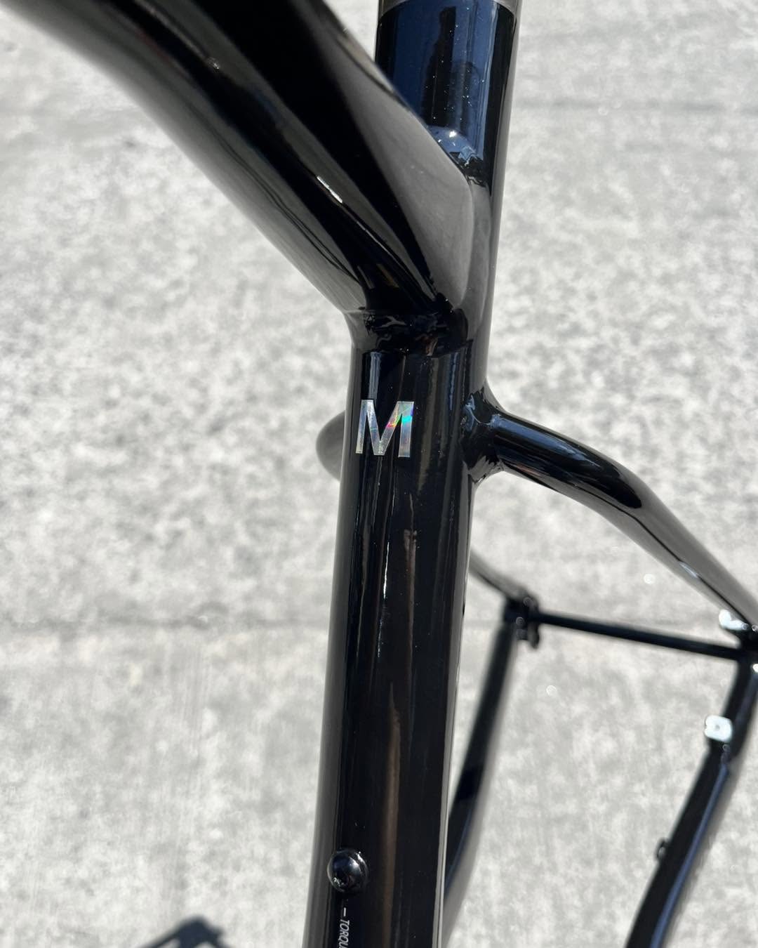 SAGMIT BROOKLYN V3R 2026 FRAME BLACK AND SILVER  29ER “MEDIUM” TAPERED