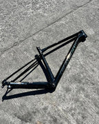 SAGMIT BROOKLYN V3R 2026 FRAME BLACK AND SILVER  29ER “MEDIUM” TAPERED