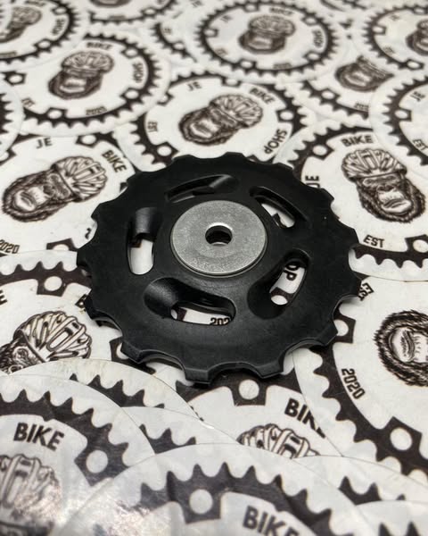 Sealed bearing RD pulley wheel 14T black lightweight design