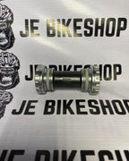 BB-RS501 Shimano Hollowtech bottom bracket for smooth crank rotation.