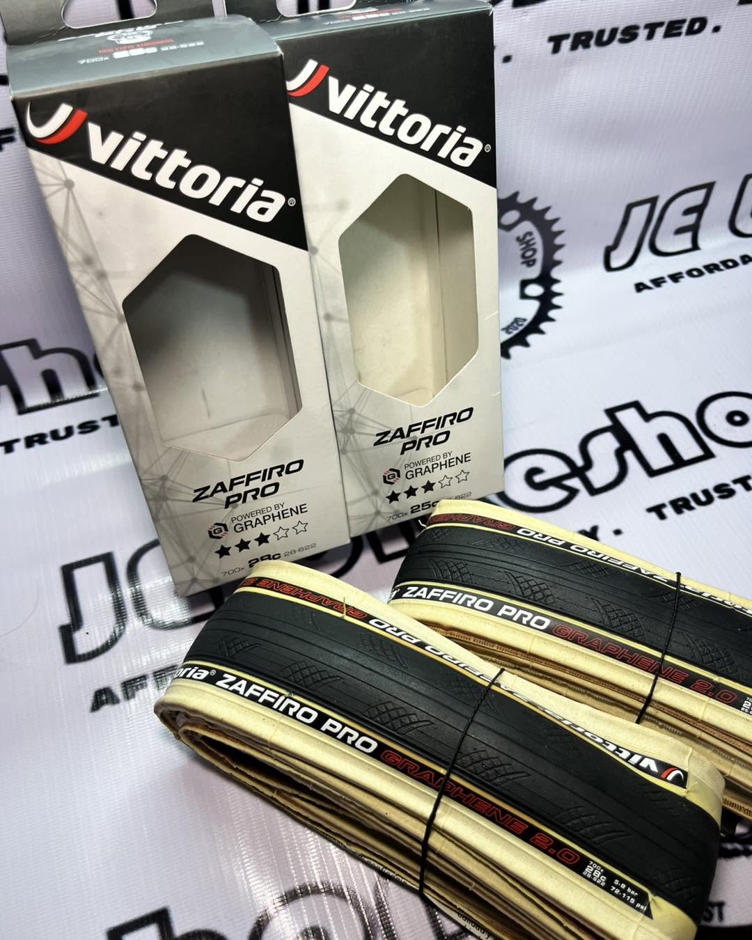 VITTORIA 700x 28C ZAFFIRO PRO TANWALL TIRE