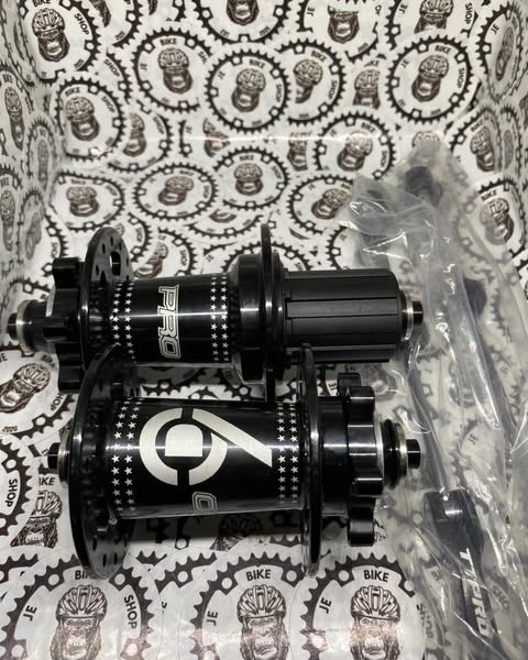 TTPRO 9 rear hubs, 6 pawls, 3T, 32 holes, 6-bolt QR, skewers included.