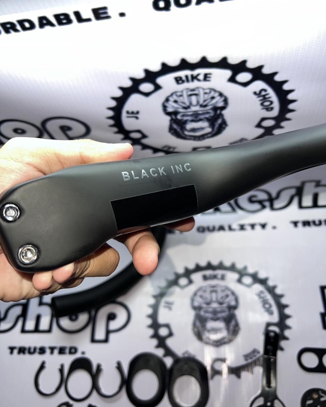 BLACK INC INTEGRATED CARBON DROP BAR 380 X 110 MM