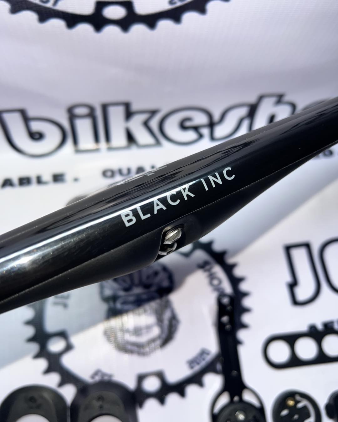 BLACK INC INTEGRATED CARBON DROP BAR 380 X 110 MM