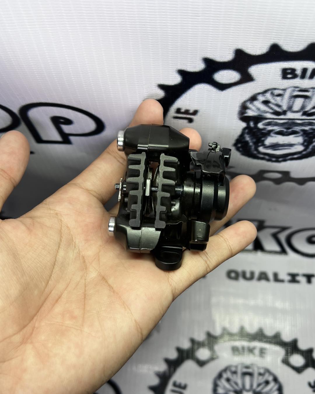 SHIMANO BR RS305 ACQUAINTED REAR WITH COOLING PIN BRAKE PADS CALIPER