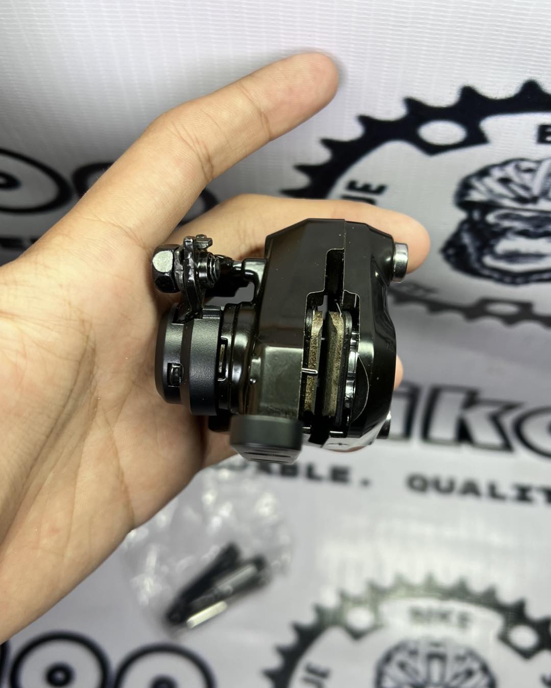 SHIMANO BR RS305 ACQUAINTED REAR WITH COOLING PIN BRAKE PADS CALIPER