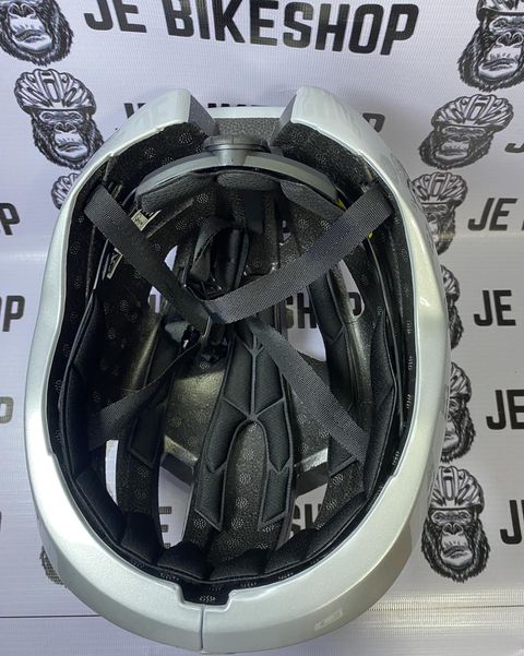Lightweight HJC Ibex cycling helmet medium size 54-60cm.