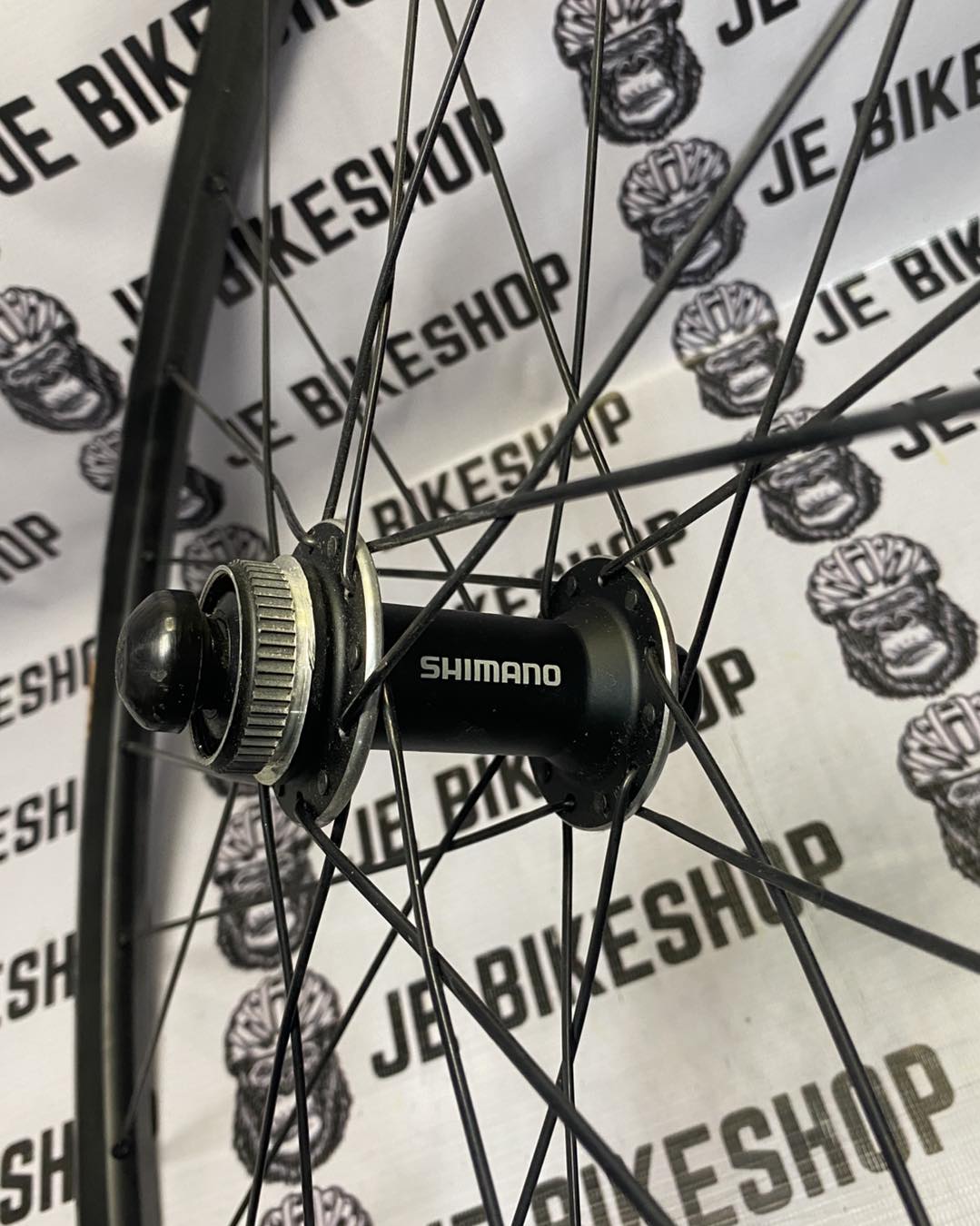 Shimano MT35 26-inch MTB wheels, HG direct mount, semi-bladed spokes