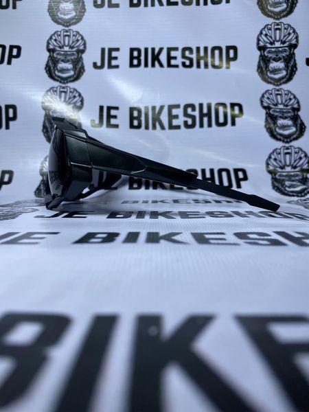 Oulaiou bike shades black frame, clear protective lenses.