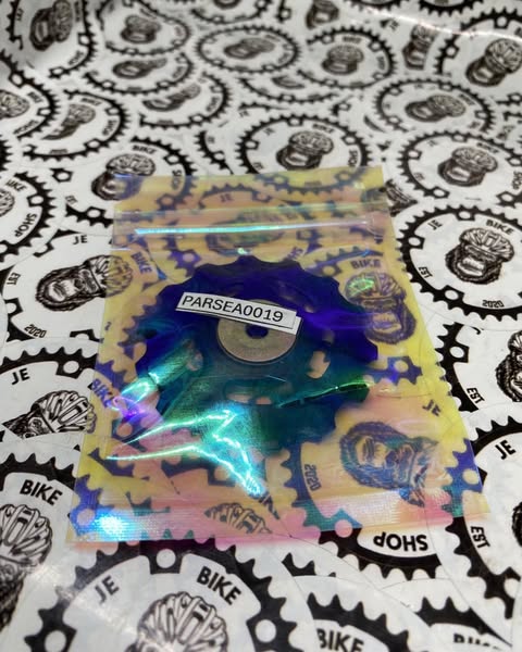 CNC alloy sealed bearing RD pulley wheel 11T for road bike