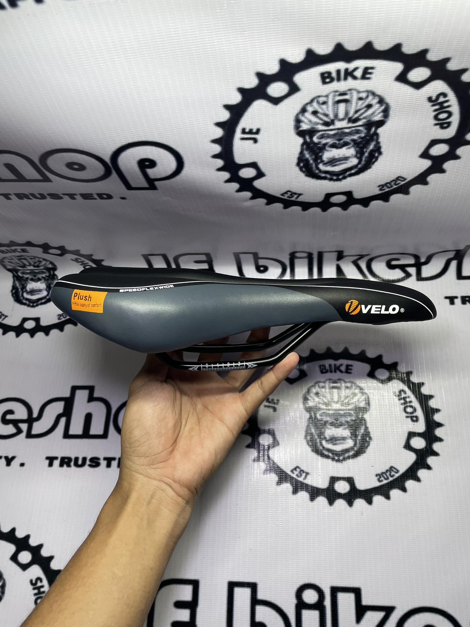 VELO SPEED FLEX WIDE PLUSH A PHILO SOPHY OF COMFORT SADDLE