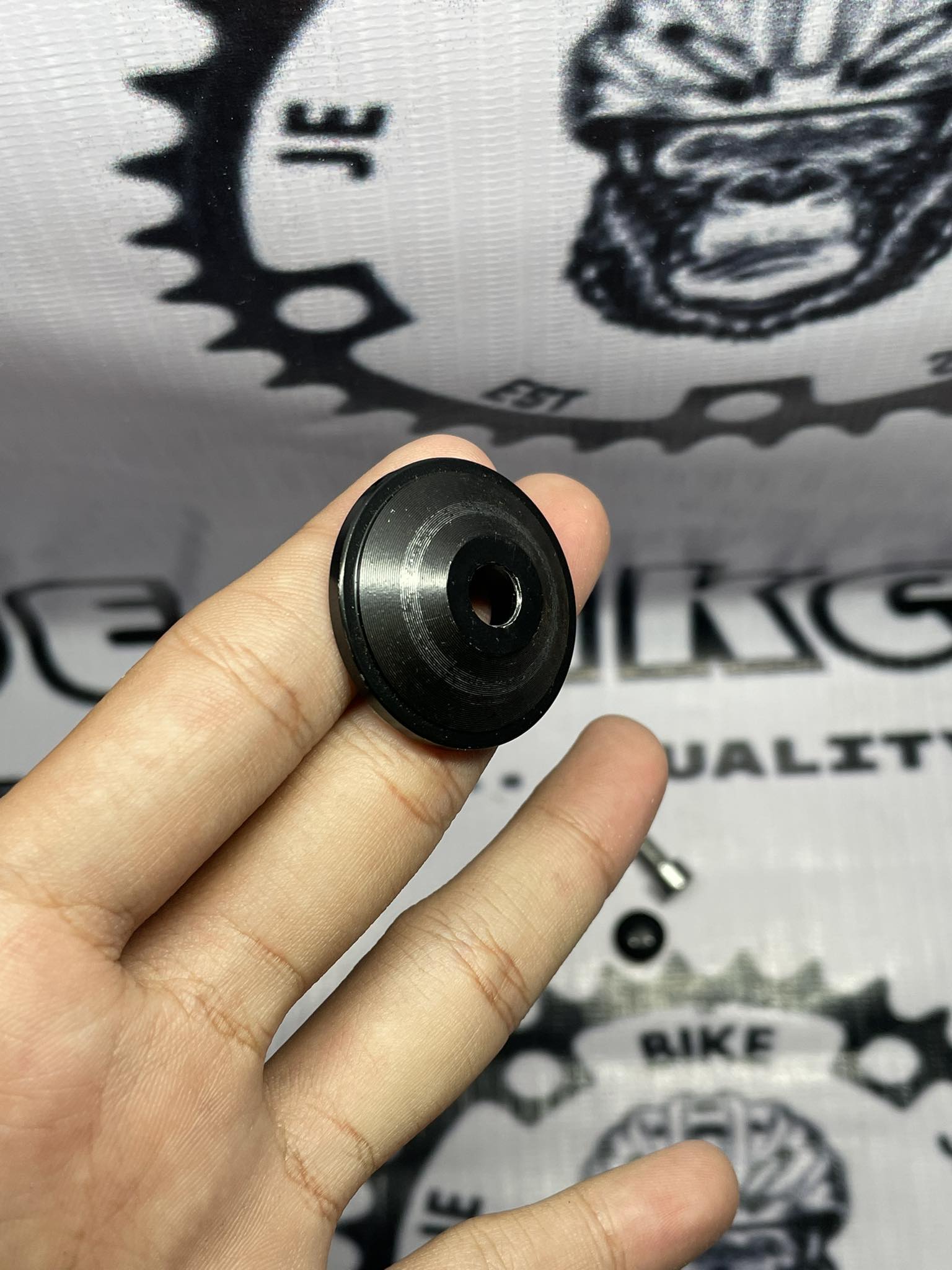 TANKE BLACK TOP CAP WITH STAINLESS BOLT ALUMINUM CAP