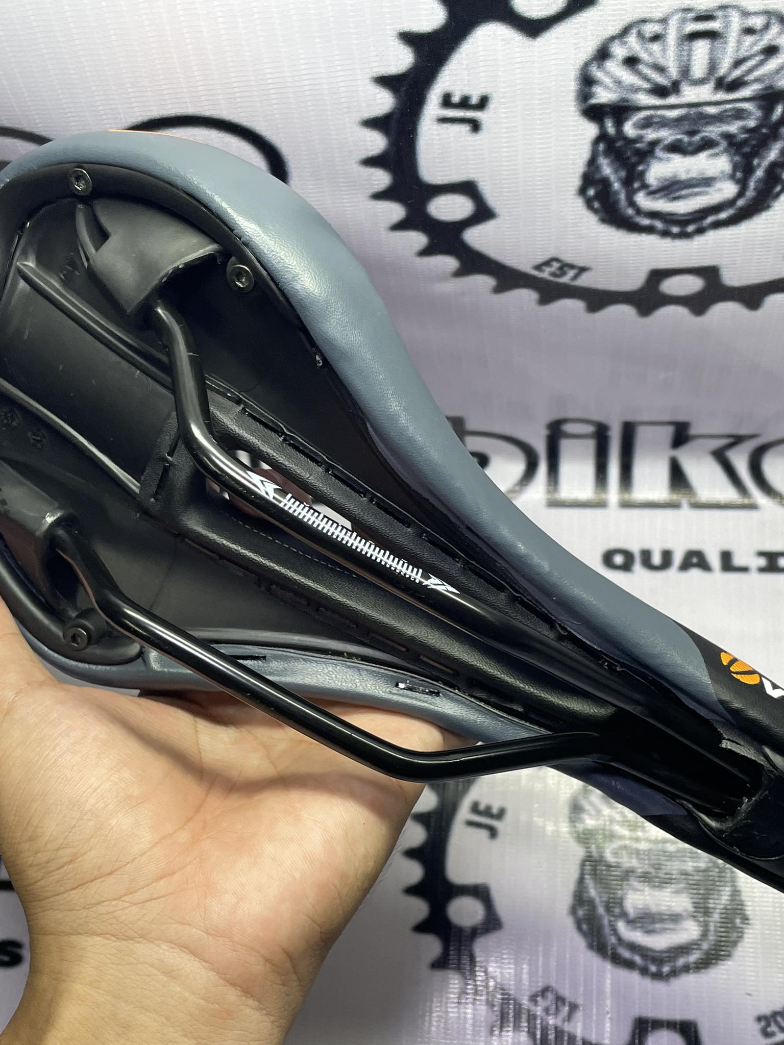 VELO SPEED FLEX WIDE PLUSH A PHILO SOPHY OF COMFORT SADDLE