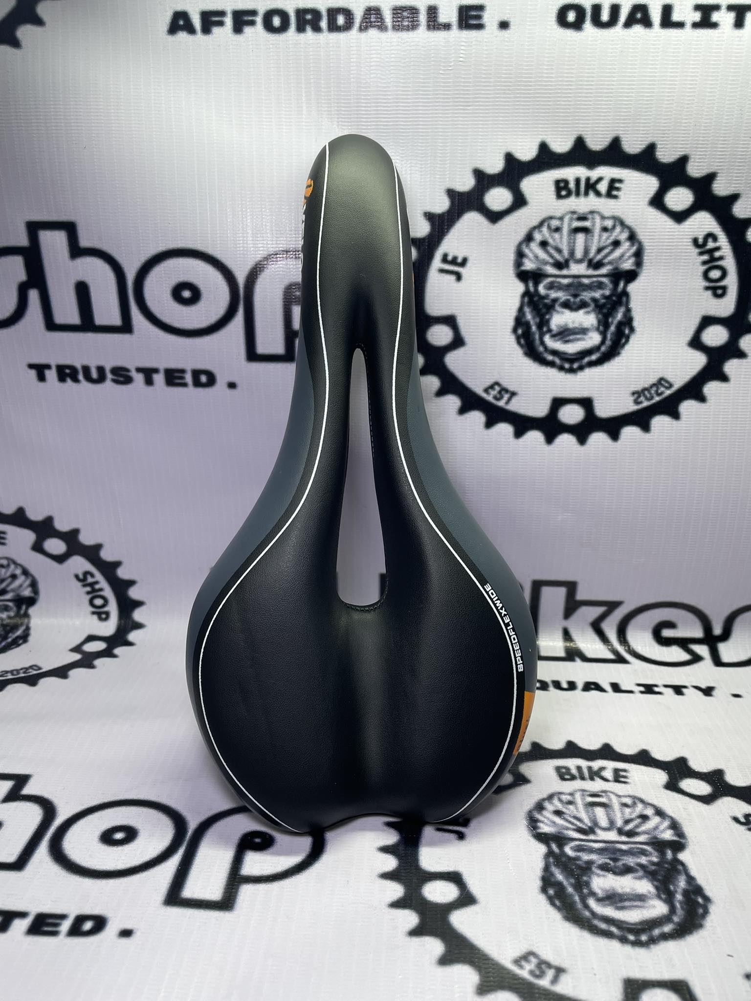 VELO SPEED FLEX WIDE PLUSH A PHILO SOPHY OF COMFORT SADDLE