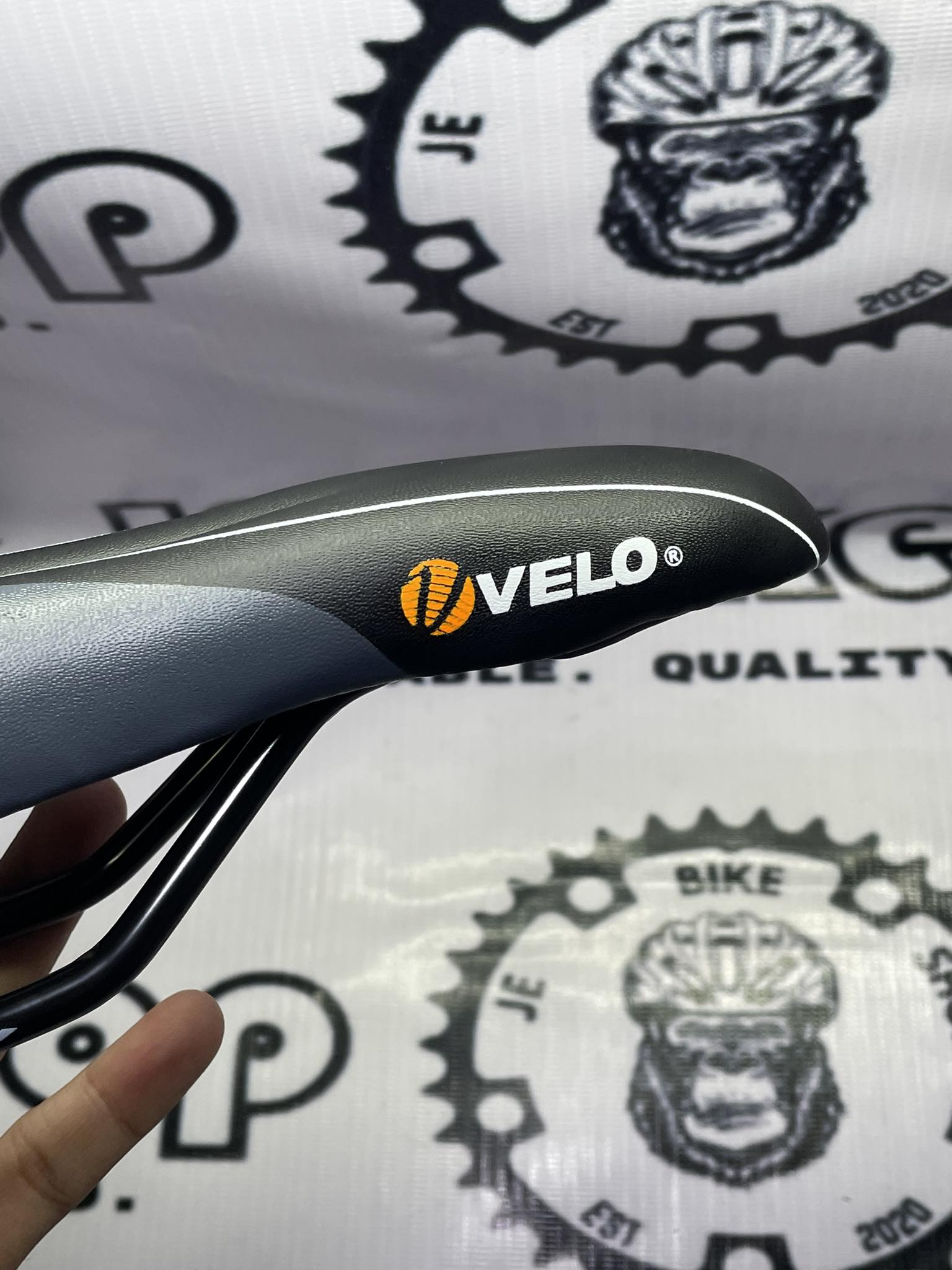 VELO SPEED FLEX WIDE PLUSH A PHILO SOPHY OF COMFORT SADDLE