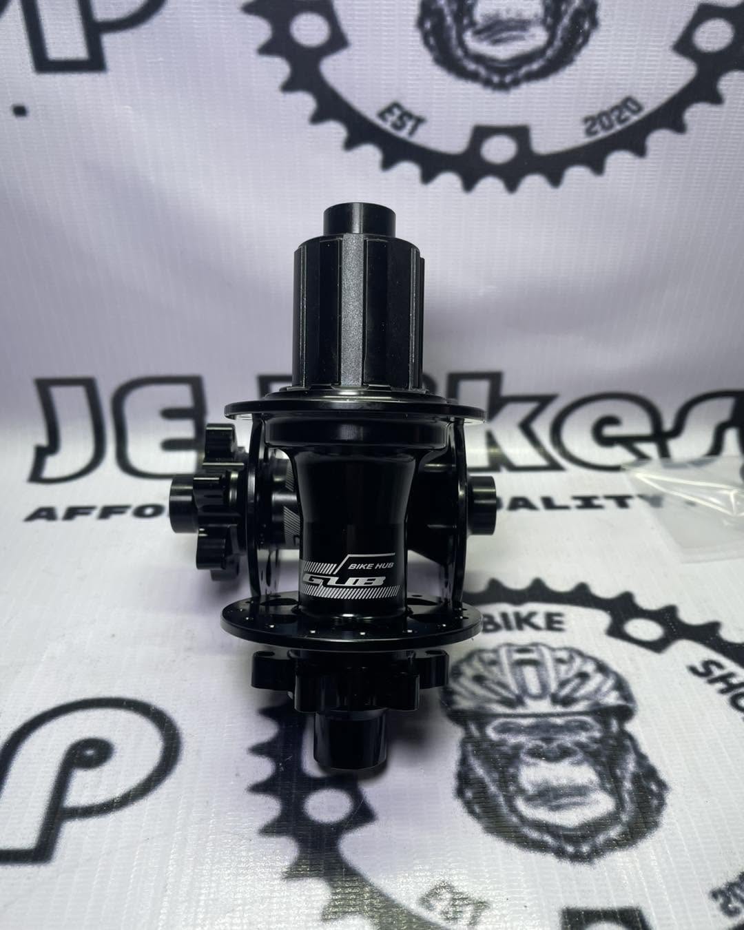 GUB BLACK HUB 32 HOLES 6 PAWLS WITH CONVERTER THRU AXLE COMPLETE WITH BOX