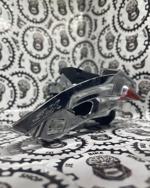 Shimano FD-M670-A SLX 3x front derailleur, top swing, high performance.