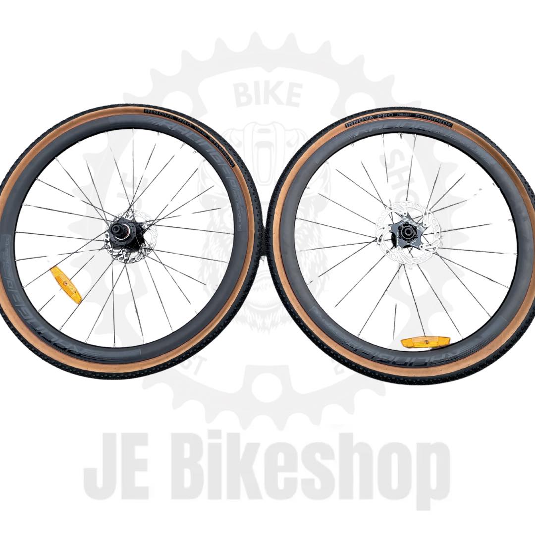 BRAND NEW RETROSPEC GRAVEL WHEELSET INNOVA TIRE, FLOATING ROTOR 140mm REAR, 160MM FRONT 6 PAWLS 1 TEETH