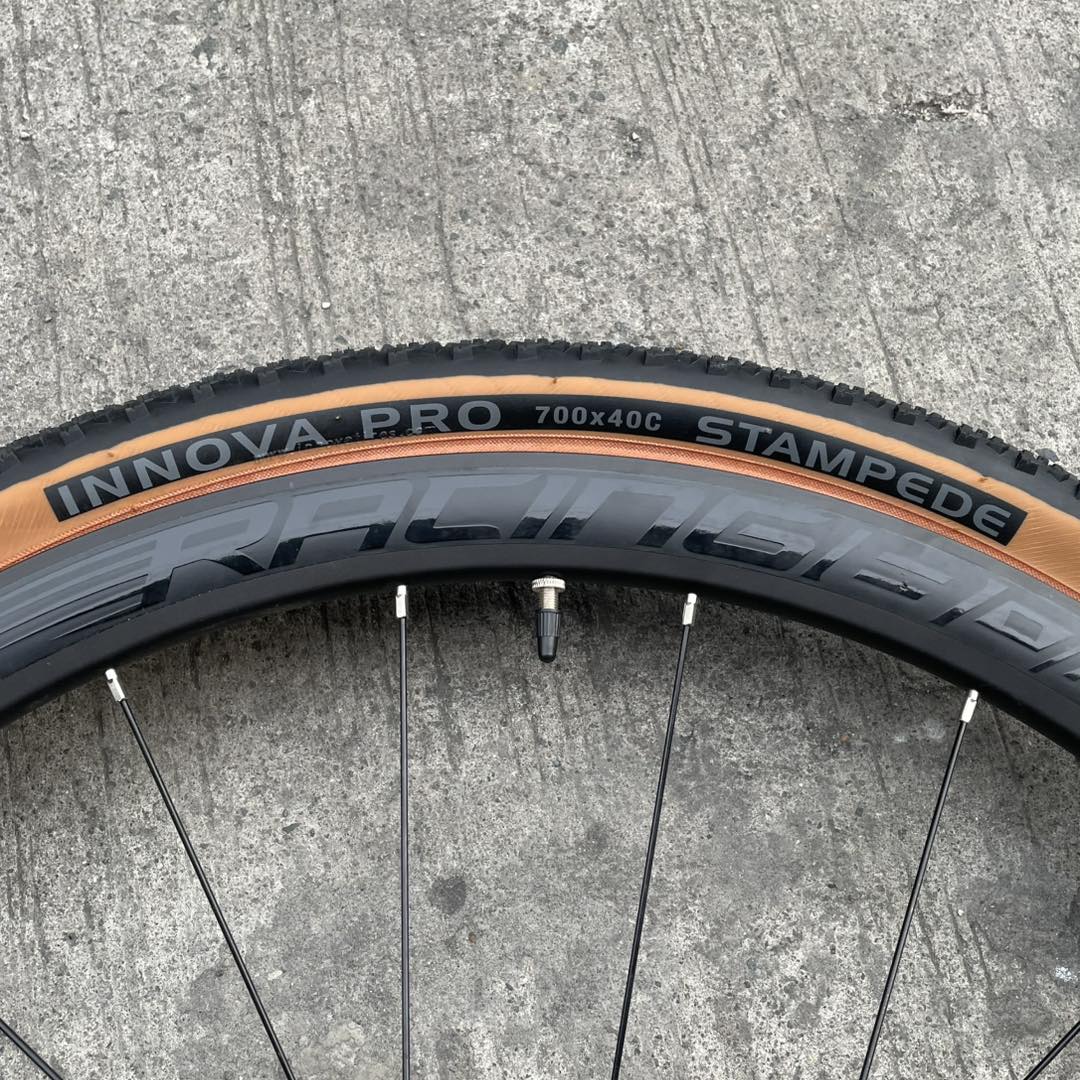 BRAND NEW RETROSPEC GRAVEL WHEELSET INNOVA TIRE, FLOATING ROTOR 140mm REAR, 160MM FRONT 6 PAWLS 1 TEETH