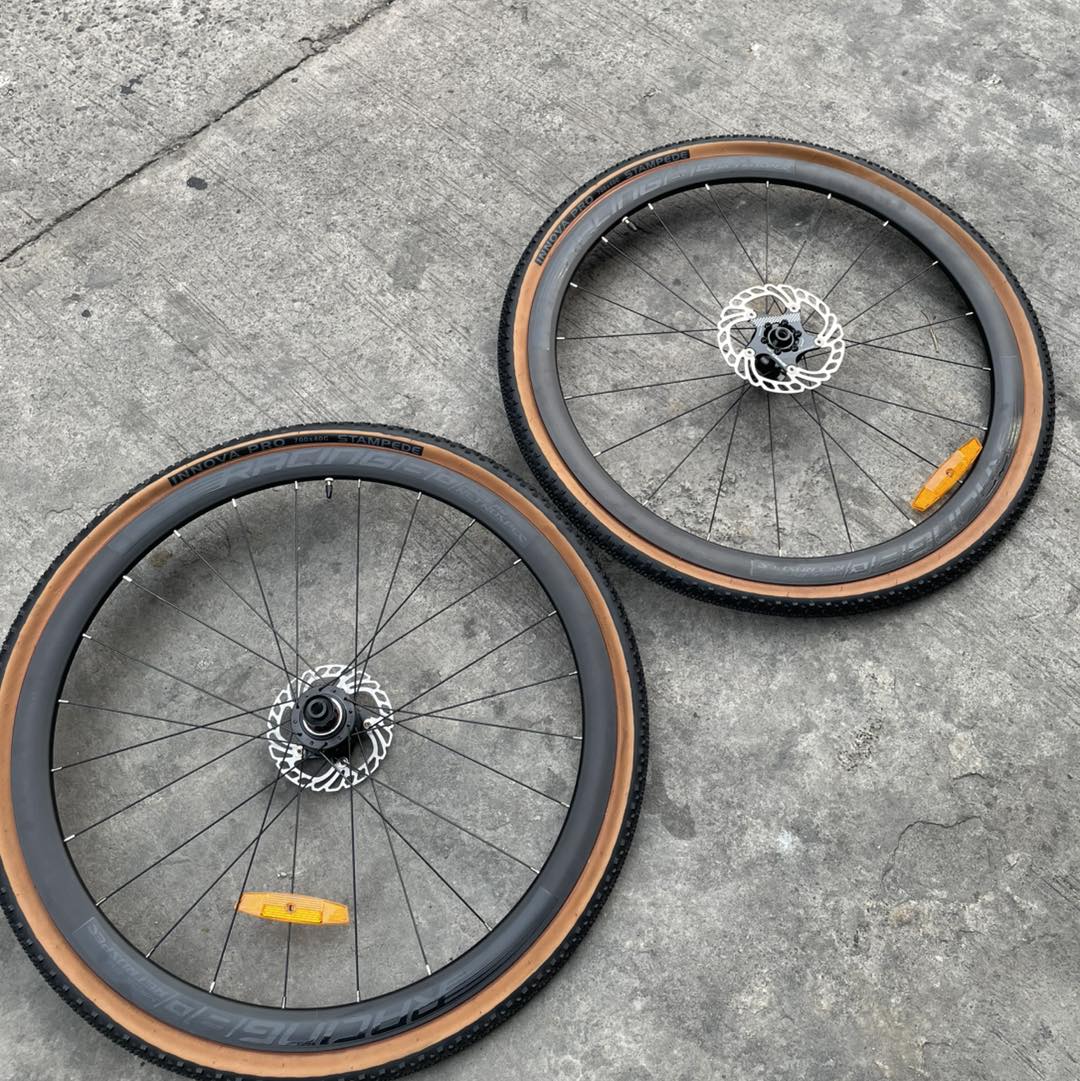 BRAND NEW RETROSPEC GRAVEL WHEELSET INNOVA TIRE, FLOATING ROTOR 140mm REAR, 160MM FRONT 6 PAWLS 1 TEETH