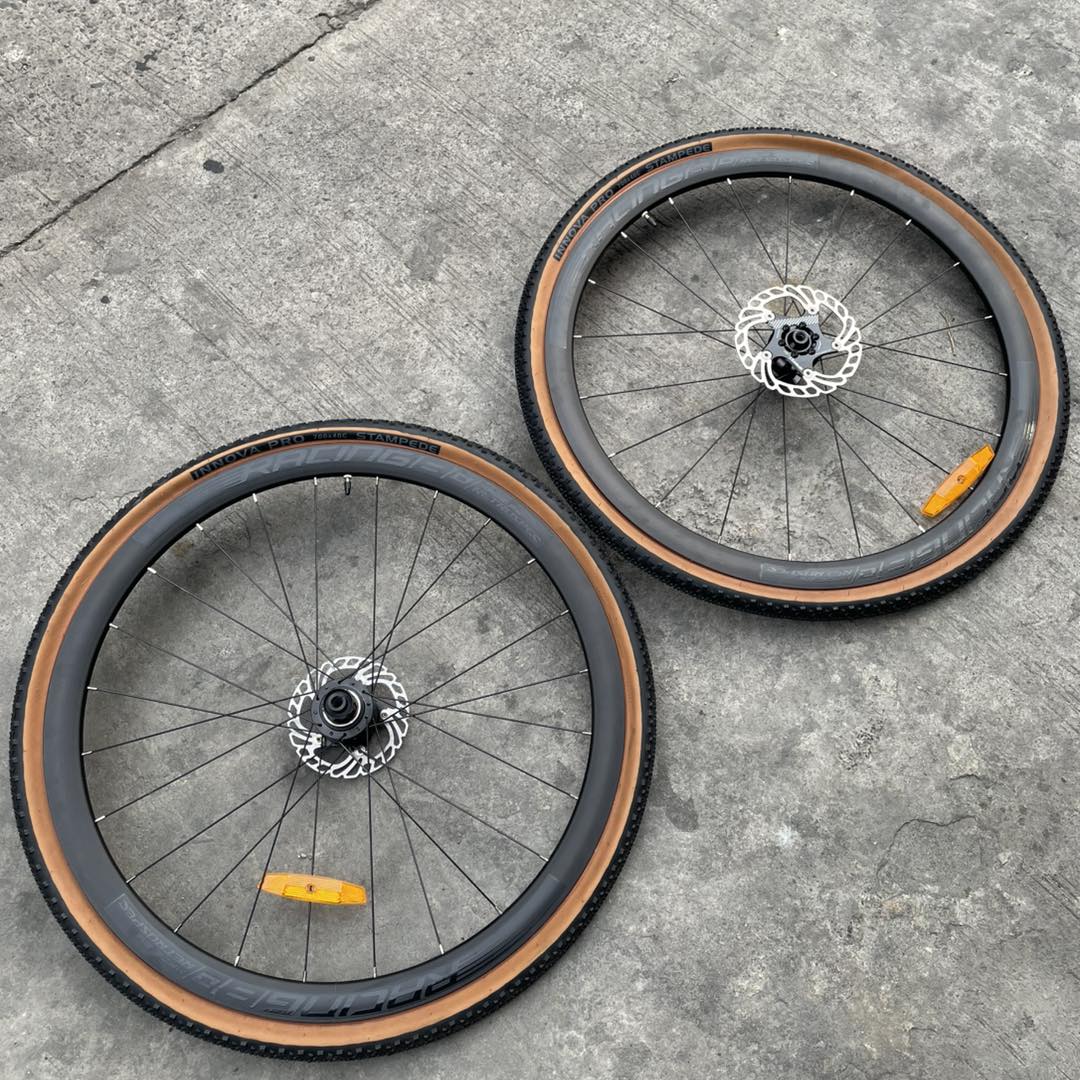 BRAND NEW RETROSPEC GRAVEL WHEELSET INNOVA TIRE, FLOATING ROTOR 140mm REAR, 160MM FRONT 6 PAWLS 1 TEETH