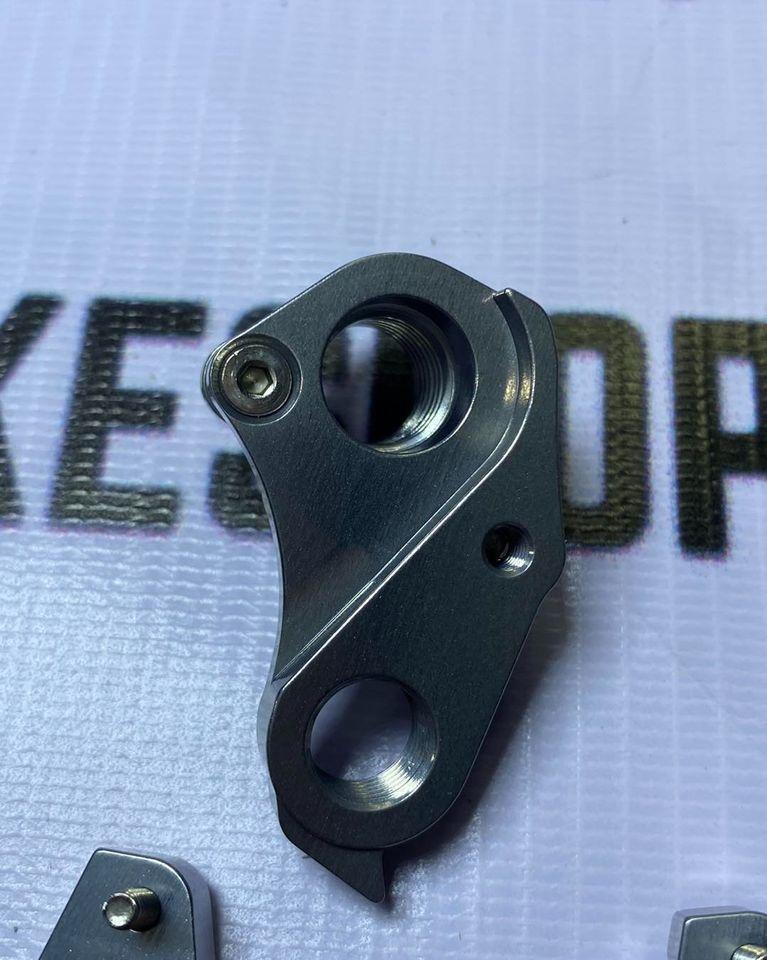 GIANT BIKE DROP OUT HANGER